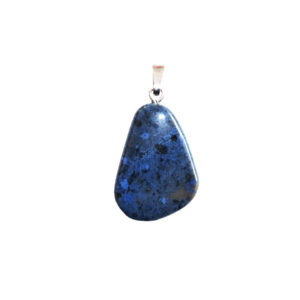 Dumortiérite : Vertus, Bienfaits, Propriétés et Signification en Lithothérapie pendentif dumortierite pierre roulee 01