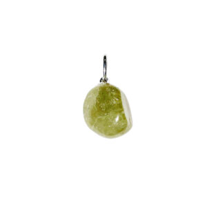 Grenat Vert : Vertus, Bienfaits, Propriétés et Signification en Lithothérapie pendentif grenat vert pierre roulee 01