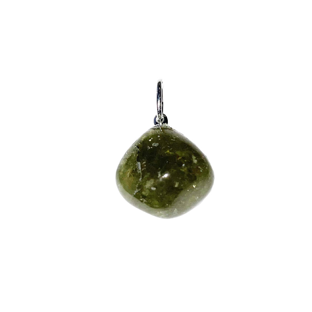 pendentif grenat vert pierre roulee 02 pendentif grenat vert pierre roulee 02