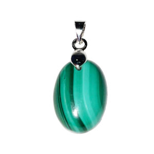 Malachite : Vertus, Bienfaits, Propriétés et Signification en Lithothérapie pendentif malachite pierre plate 01