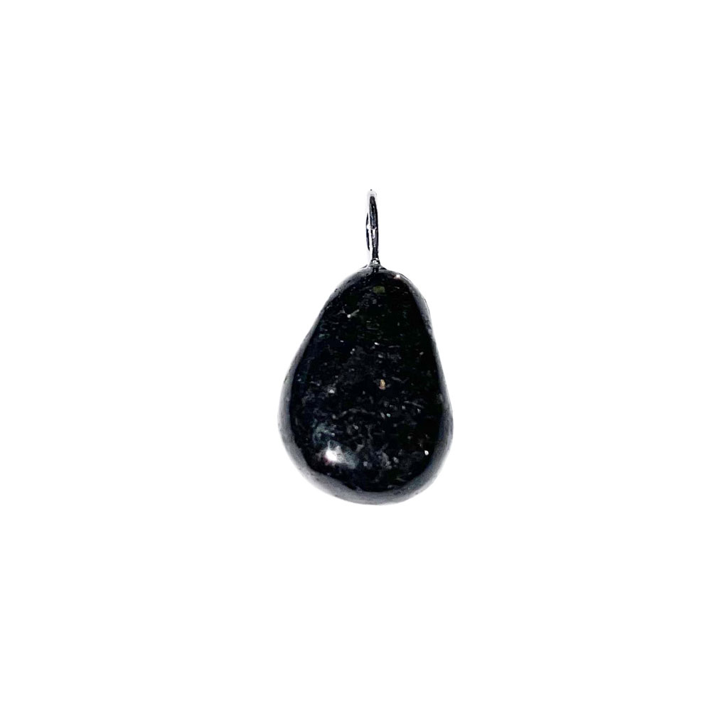 Nuummite : Vertus, Bienfaits, Propriétés et Signification en Lithothérapie pendentif nuummite pierre roulee 01