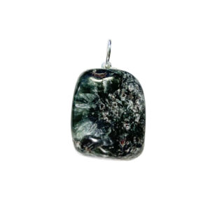 Séraphinite : Vertus, Bienfaits, Propriétés et Signification en Lithothérapie pendentif seraphinite pierre roulee 03